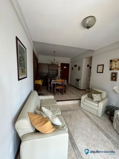 3 Ambientes en 1er Piso - Cochera - Mobiliario impecable, luminosidad y confort