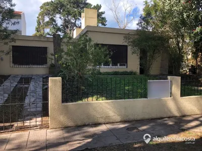 5 Ambientes con Cochera Descubierta para 2 Autos - Excelente Estado
