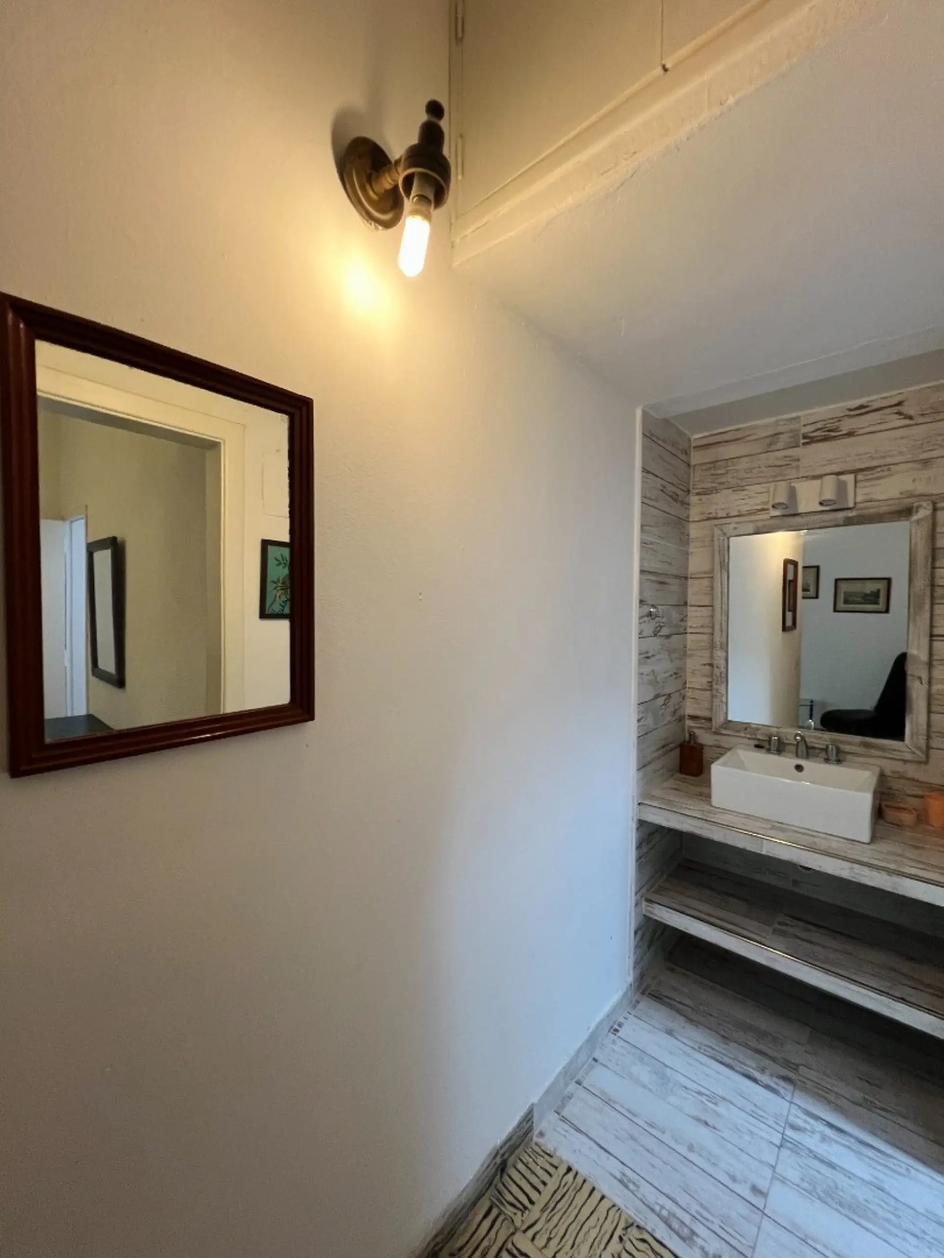 5 Ambientes con Cochera Descubierta para 2 Autos - Excelente Estado foto 5