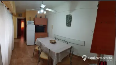 3 Ambientes al Frente - 2do Piso por Escalera - Cochera Individual y Cerrada - Zona Residencial