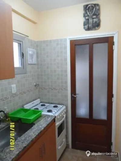 3 Ambientes al Frente - 2do Piso por Escalera - Cochera Individual y Cerrada - Zona Residencial foto 4