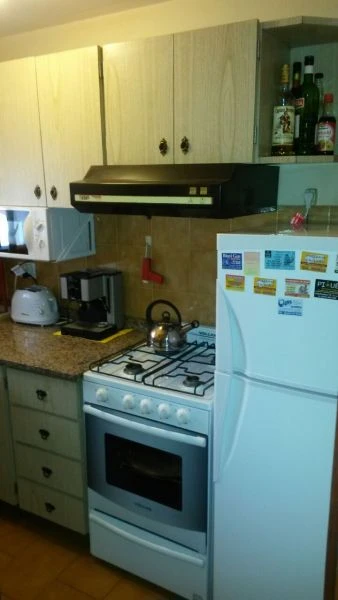 2 Ambientes en 2do Piso con Balcon - Cochera Fija - Zona Centrica foto 3