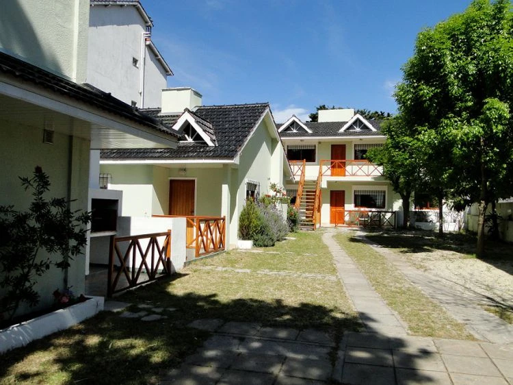 3 Ambientes en Complejo: Los Pinos - Con Cochera Individual y Cerrada (No Cubierta) foto 2