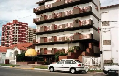 2 Ambientes en 1er Piso por Escalera - Edificio Brava VII