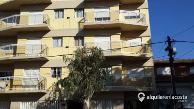 2 Ambientes en 1er Piso - Con cochera Individual Techada - Zona Residencial