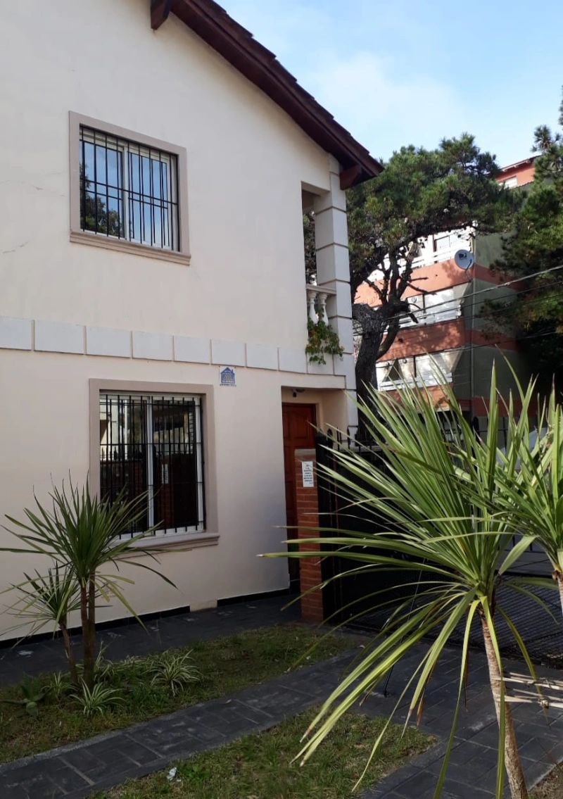 Con cochera cubierta foto 2