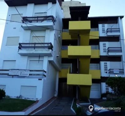 Dpto Triplex en 3er piso con vista al mar.