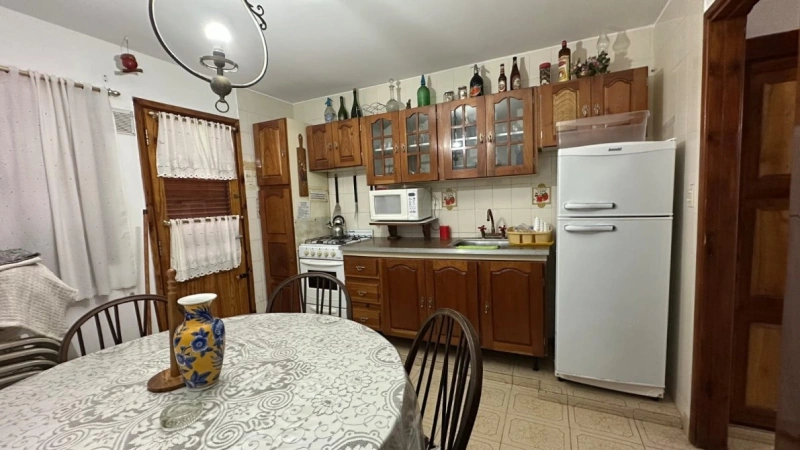 HERMOSO TRIPLEX CERCA DEL MAR, CON TODOS LOS SERVICIOS. foto 2