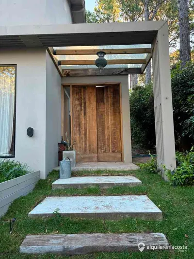 Casa con parque y alarma en Nayades Plaza, Pinamar
