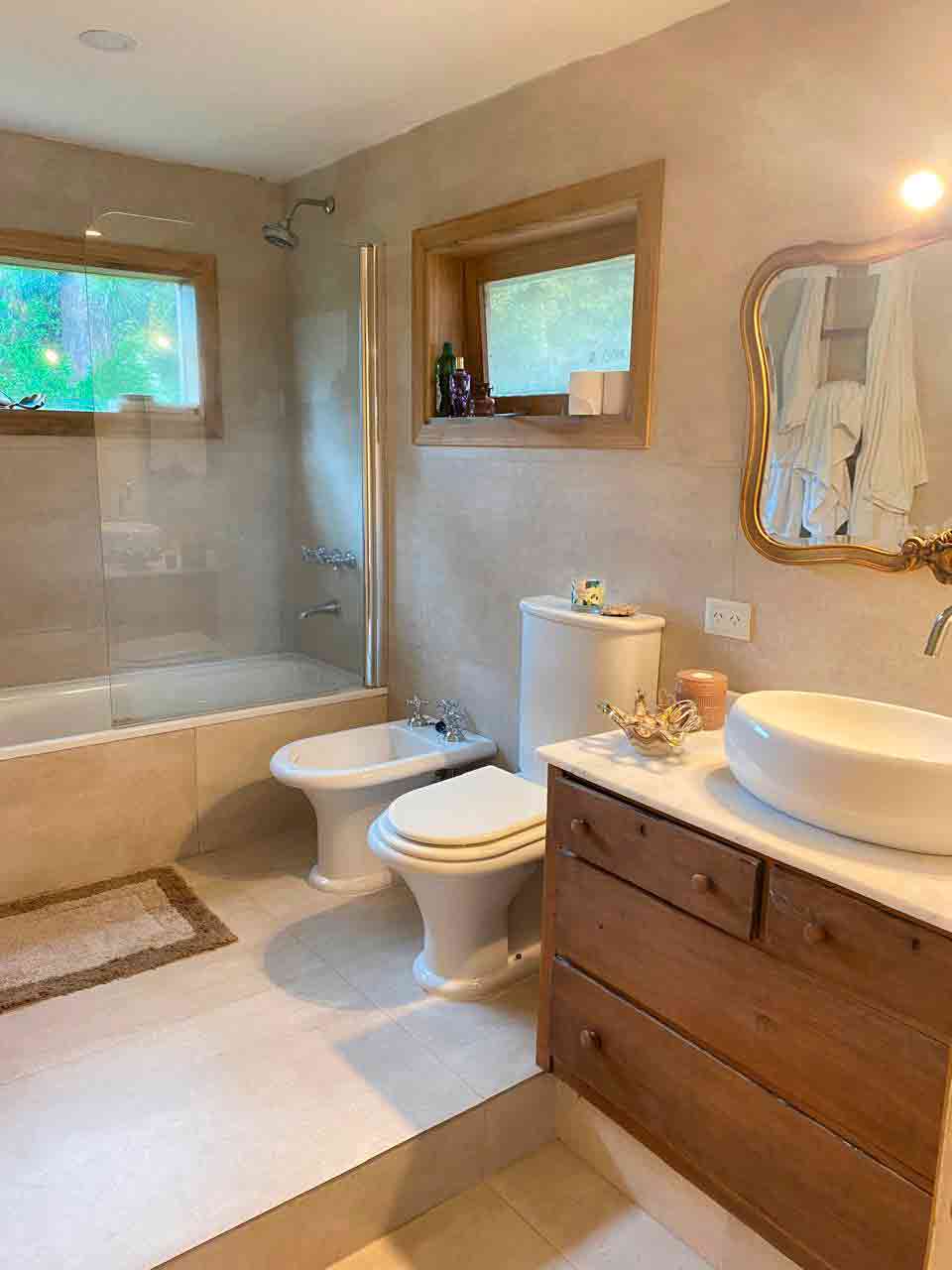 Casa con parque y alarma en Nayades Plaza, Pinamar miniatura 9