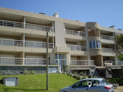 Departamento frente al mar en Pinamar con balcón, cochera y vista abierta