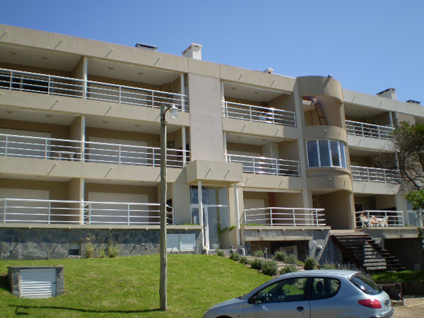 Departamento frente al mar en Pinamar con balcón, cochera y vista abierta
