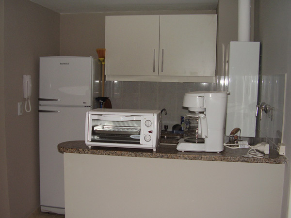 Departamento frente al mar en Pinamar con balcón, cochera y vista abierta miniatura 4