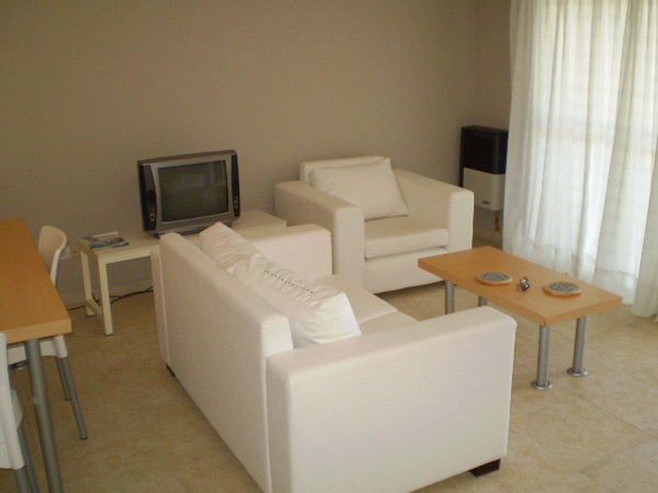 Departamento frente al mar en Pinamar con balcón, cochera y vista abierta miniatura 5