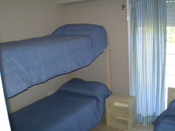 Departamento frente al mar en Pinamar con balcón, cochera y vista abierta miniatura 7