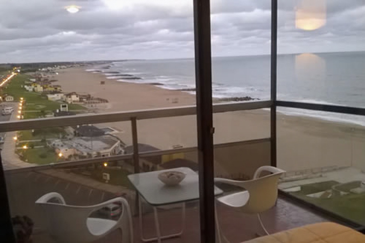Departamento frente al mar en Miramar con balcón miniatura 12