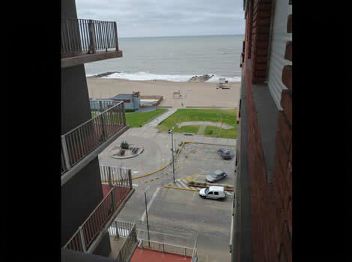 Monoambiente frente al mar en Miramar con cocina separada miniatura 7