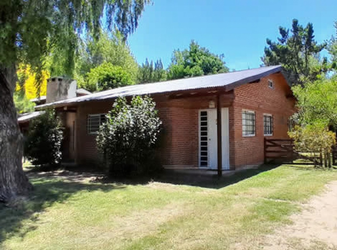 Dúplex con parque y parrilla a 12 cuadras del mar en Costa del Este