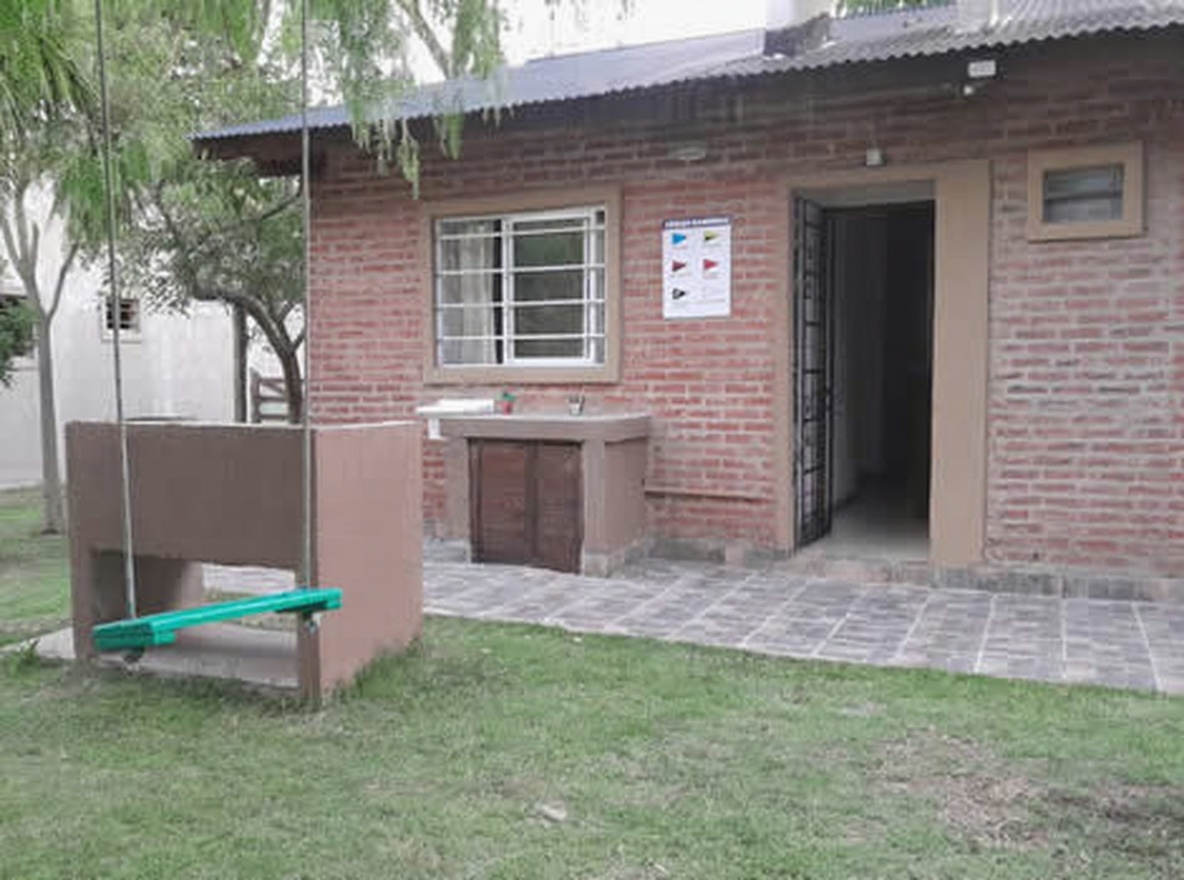 Dúplex con parque y parrilla a 12 cuadras del mar en Costa del Este miniatura 6