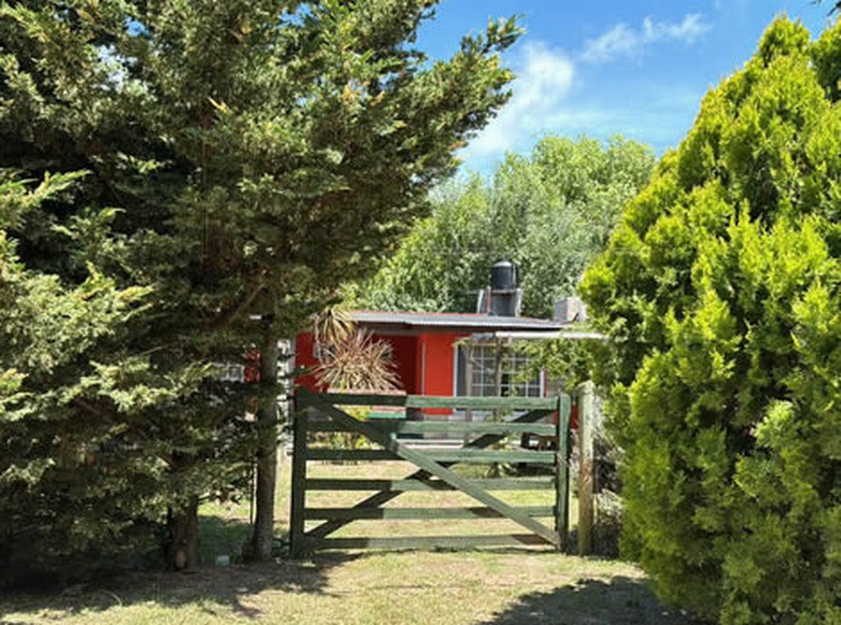 Cabaña con cochera y parrilla a 400 metros del mar en Costa Chica