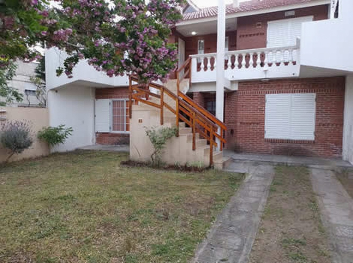 Tríplex con patio y parrilla en Las Toninas