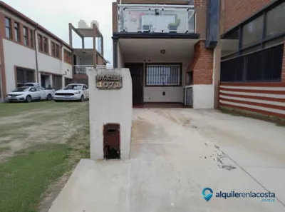 Cabaña con cochera y parrilla en Las Toninas
