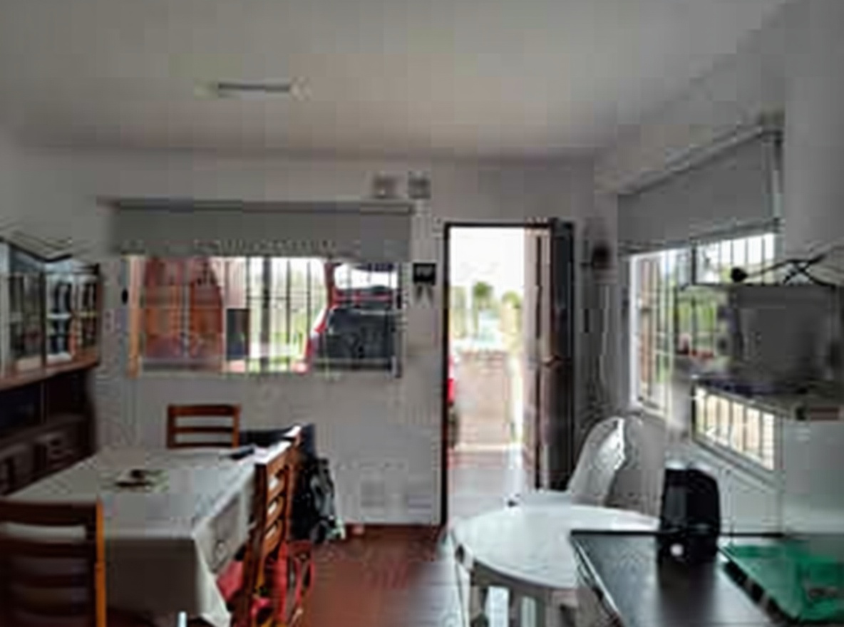 Cabaña con cochera y parrilla en Las Toninas miniatura 3