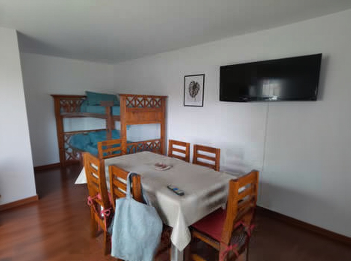 Cabaña con cochera y parrilla en Las Toninas miniatura 4