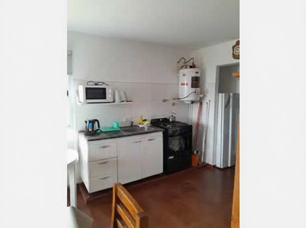 Cabaña con cochera y parrilla en Las Toninas miniatura 5