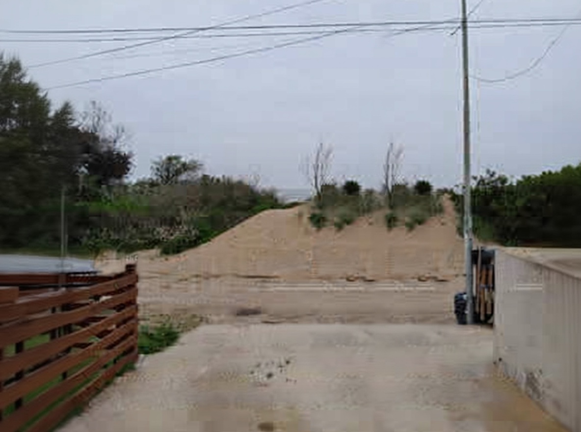 Cabaña con cochera y parrilla en Las Toninas miniatura 9