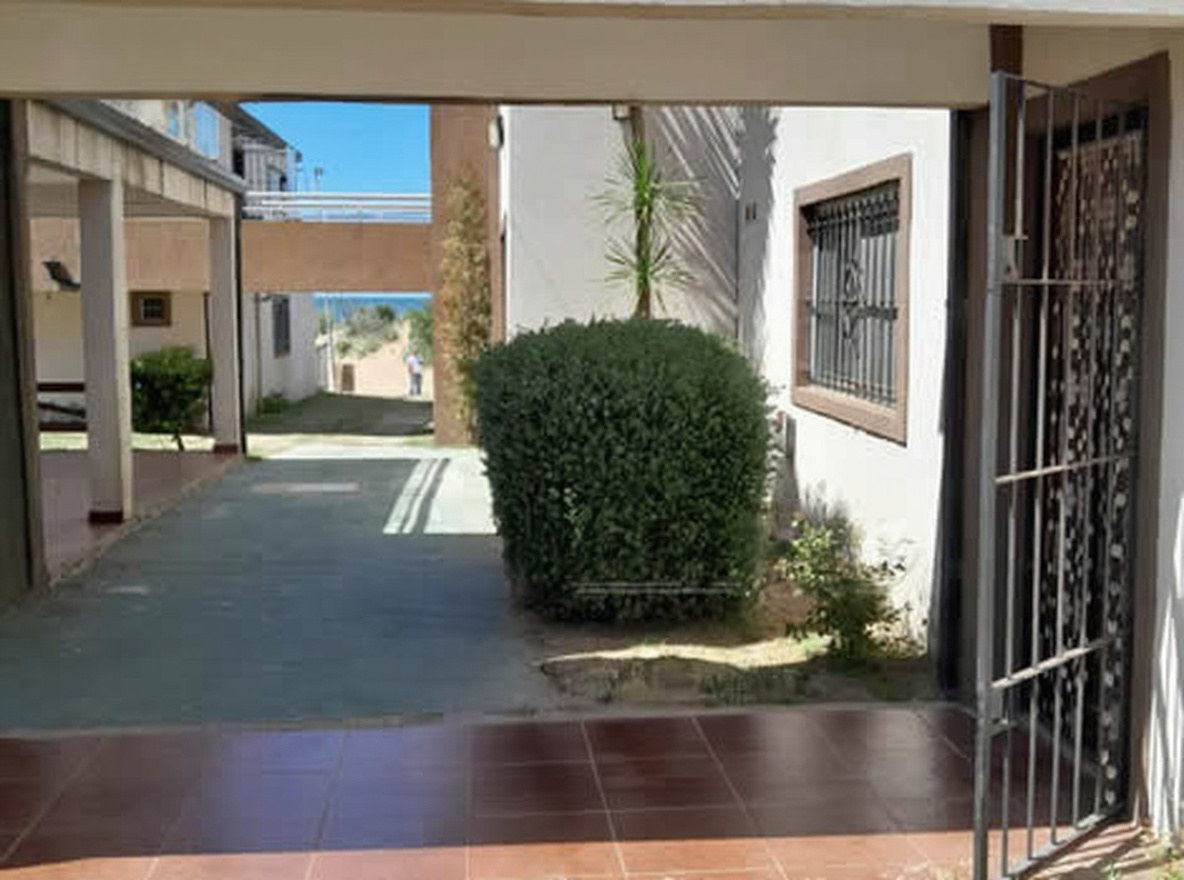 Cabaña con cochera y parrilla en Las Toninas miniatura 10