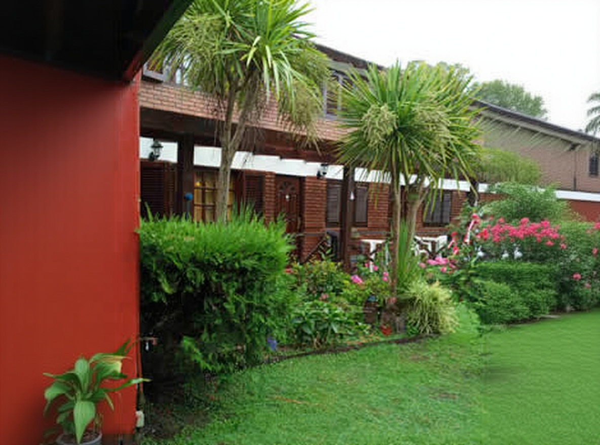 Dúplex con parque y parrilla a 3 cuadras del mar en San Clemente del Tuyú miniatura 2