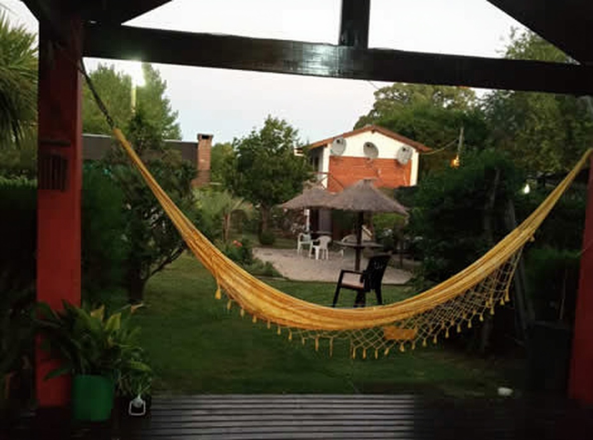 Dúplex con parque y parrilla a 3 cuadras del mar en San Clemente del Tuyú miniatura 3