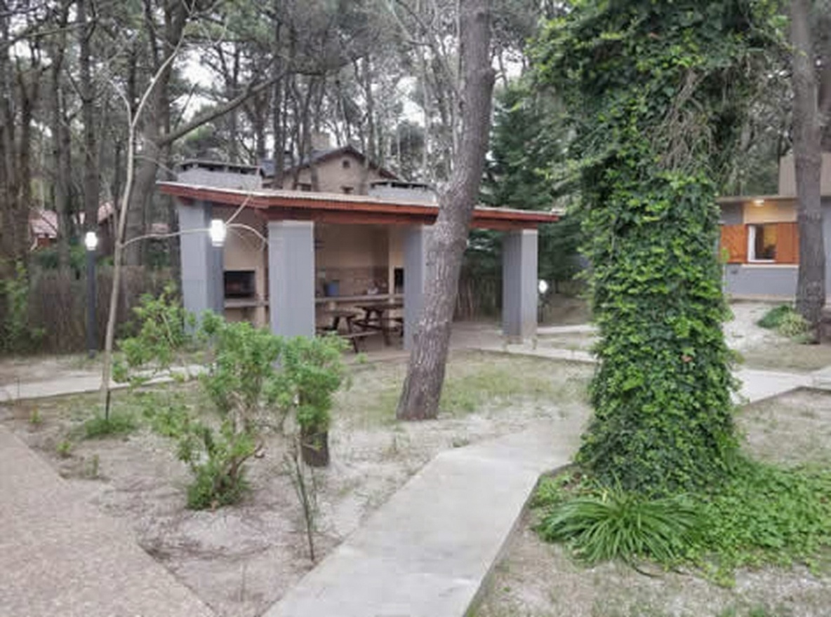 Departamentos con parque y parrilla en Costa del Este miniatura 9