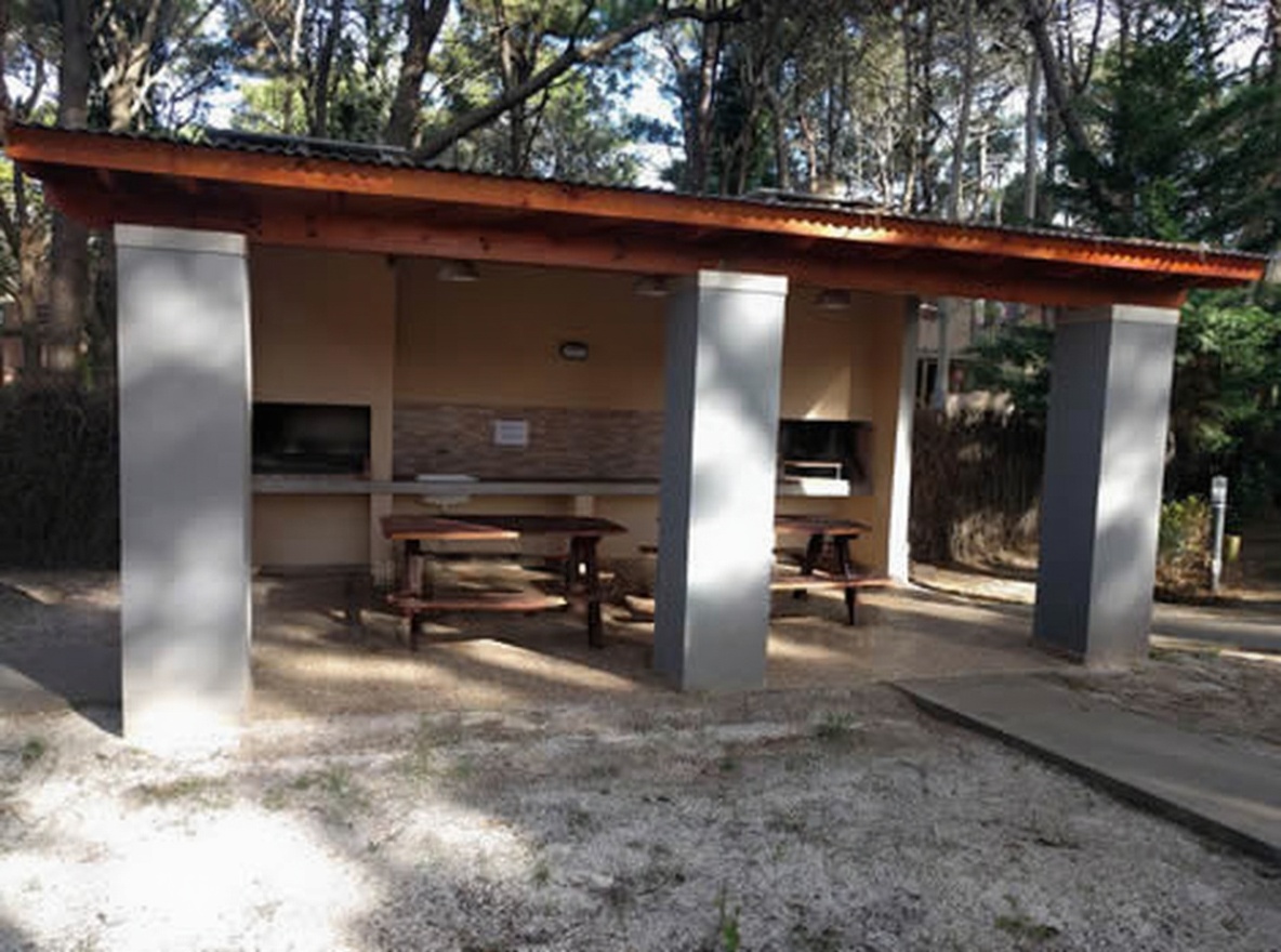 Departamentos con parque y parrilla en Costa del Este miniatura 11