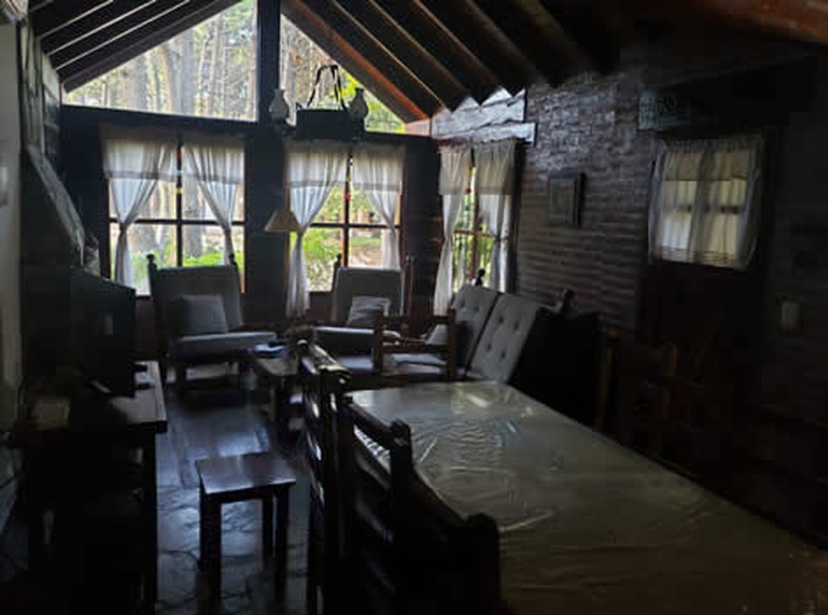 Cabaña con cochera y parrilla a 300 metros del mar en Costa del Este miniatura 2