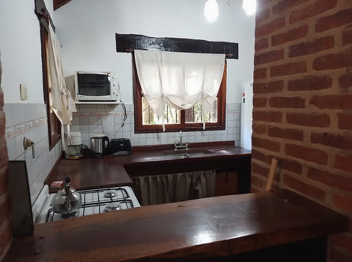 Cabaña con cochera y parrilla a 300 metros del mar en Costa del Este miniatura 4