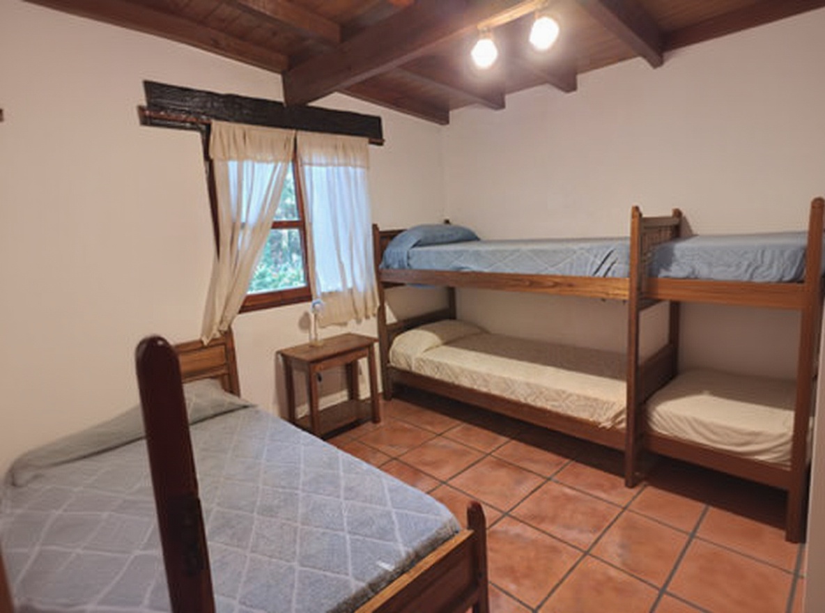 Cabaña con cochera y parrilla a 300 metros del mar en Costa del Este miniatura 7