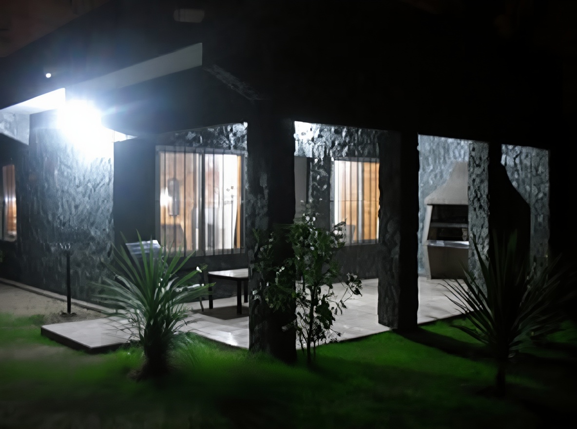 Cabaña con parque y parrilla a 10 cuadras del mar en Las Toninas miniatura 2