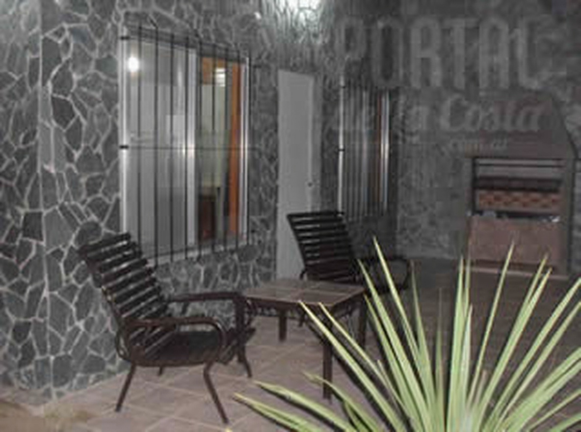 Cabaña con parque y parrilla a 10 cuadras del mar en Las Toninas miniatura 3