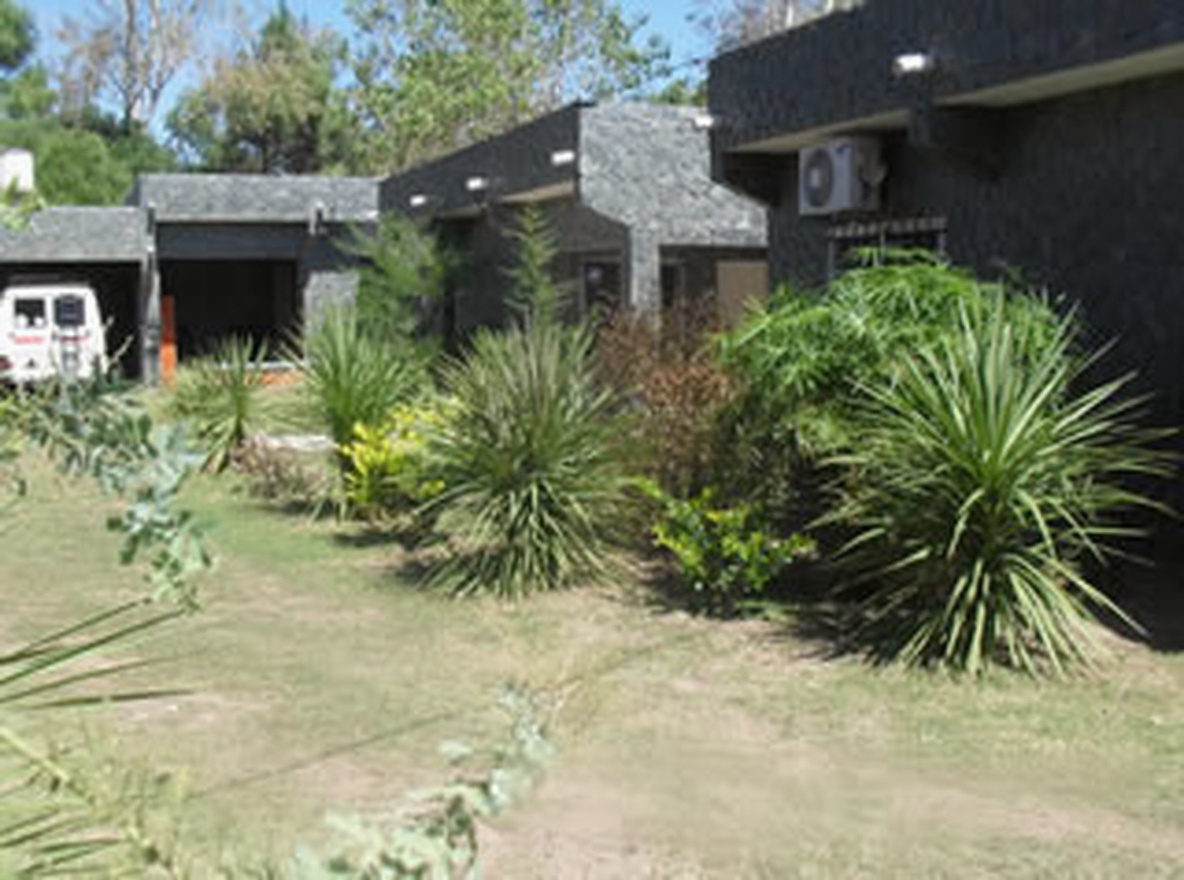 Cabaña con parque y parrilla a 10 cuadras del mar en Las Toninas miniatura 5