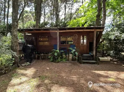 Cabaña con cochera y parrilla en Costa del Este