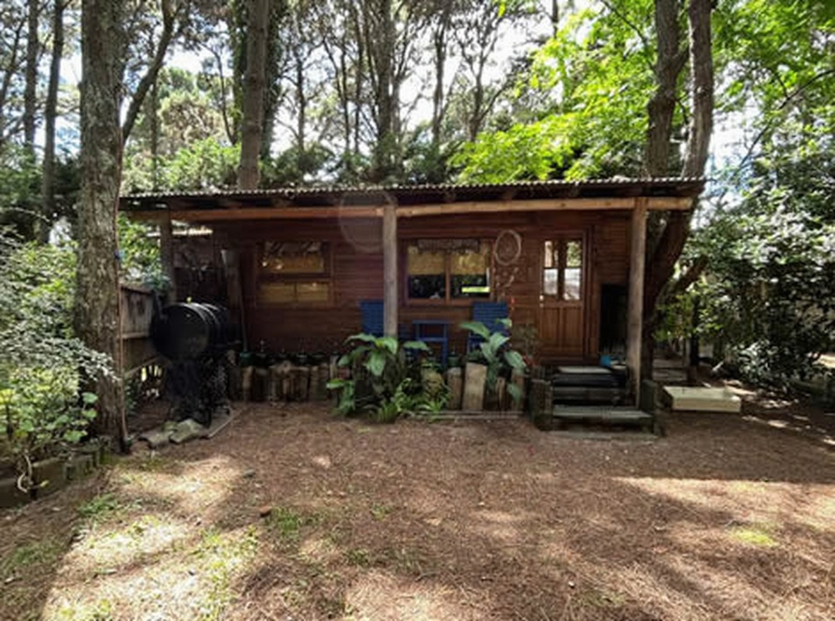 Cabaña con cochera y parrilla en Costa del Este