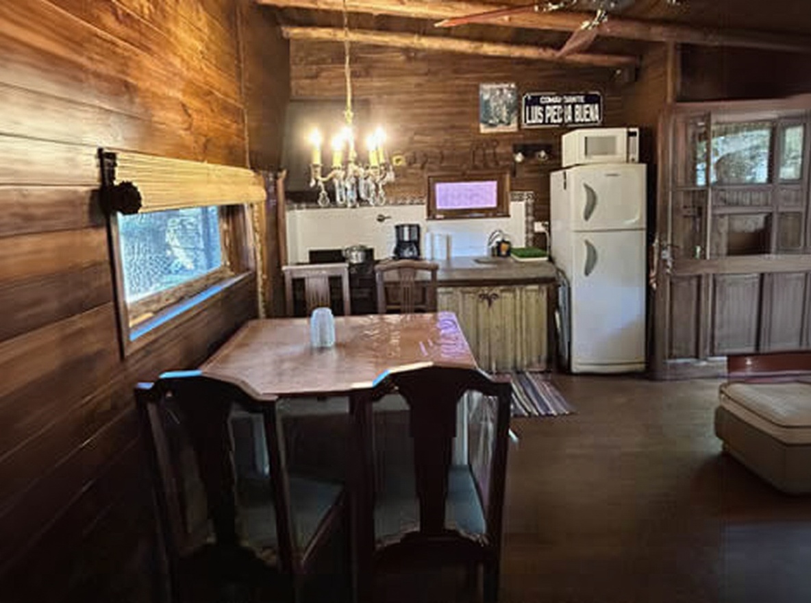 Cabaña con cochera y parrilla en Costa del Este miniatura 3