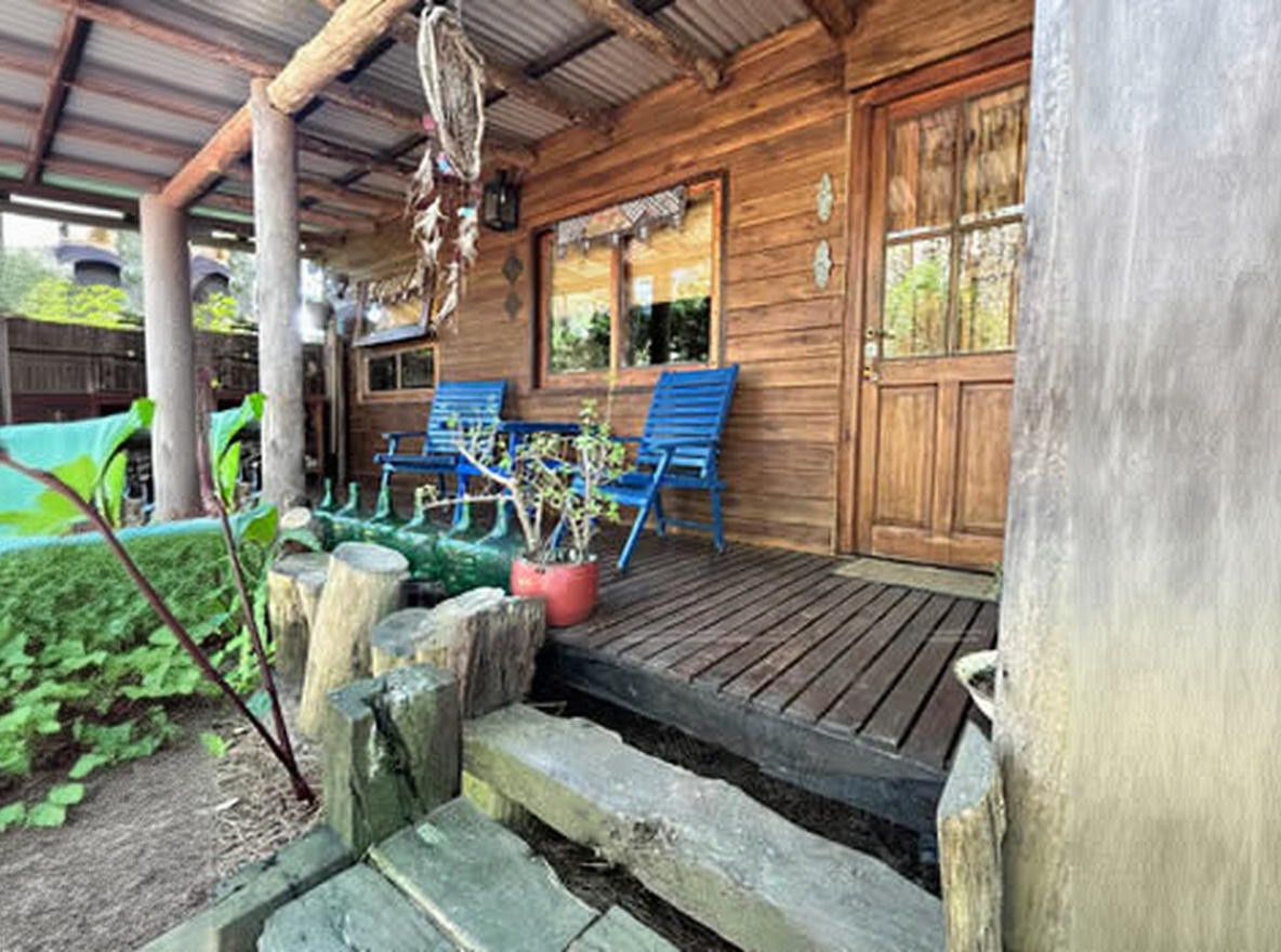 Cabaña con cochera y parrilla en Costa del Este miniatura 9