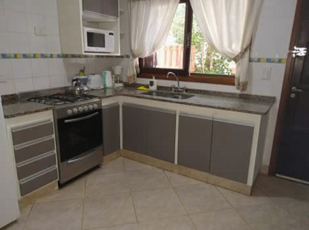 Cabañas con pileta y parrilla a 300 metros del mar en Costa del Este miniatura 5