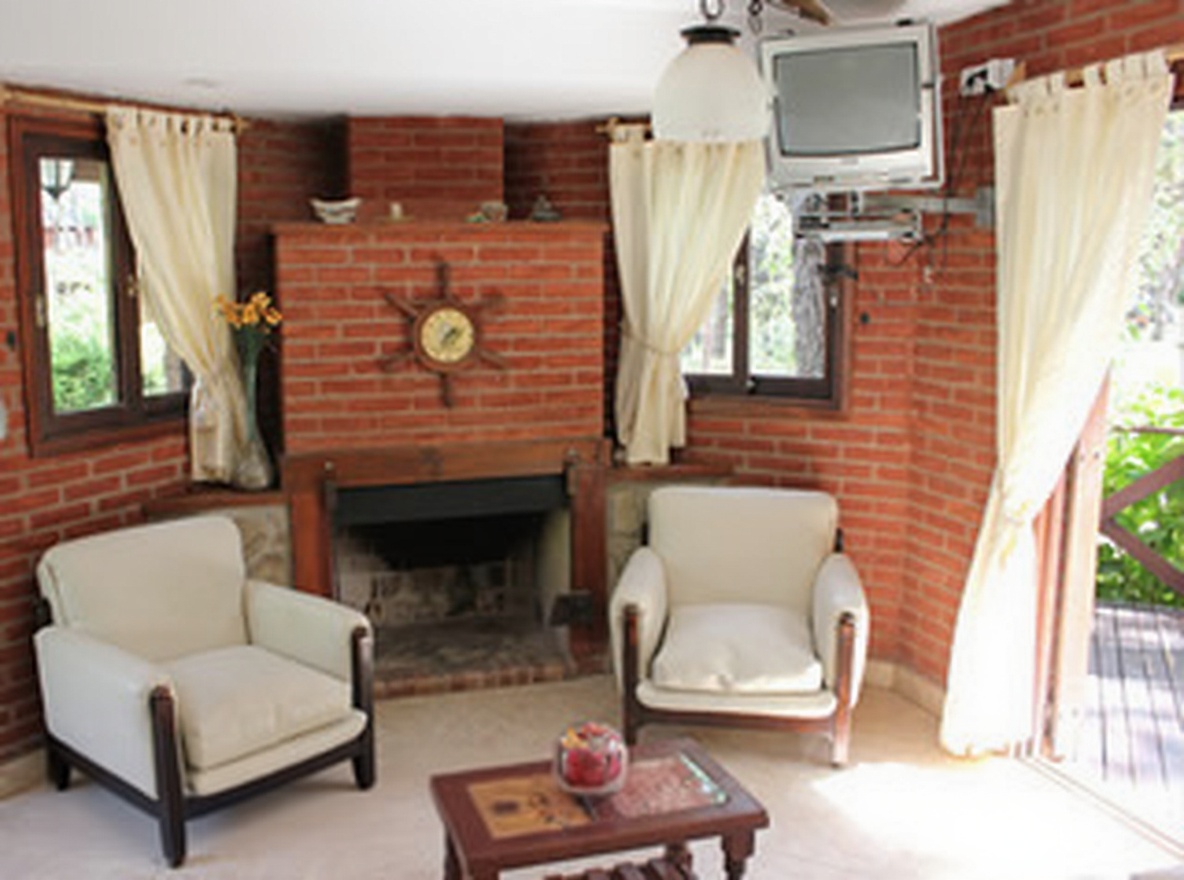 Cabañas con pileta y parrilla a 300 metros del mar en Costa del Este miniatura 9