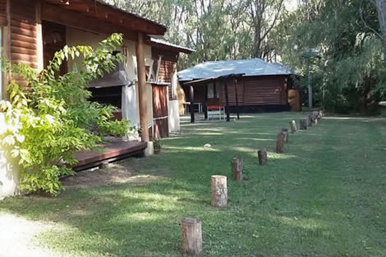 Cabañas con pileta y parque en Costa del Este miniatura 2