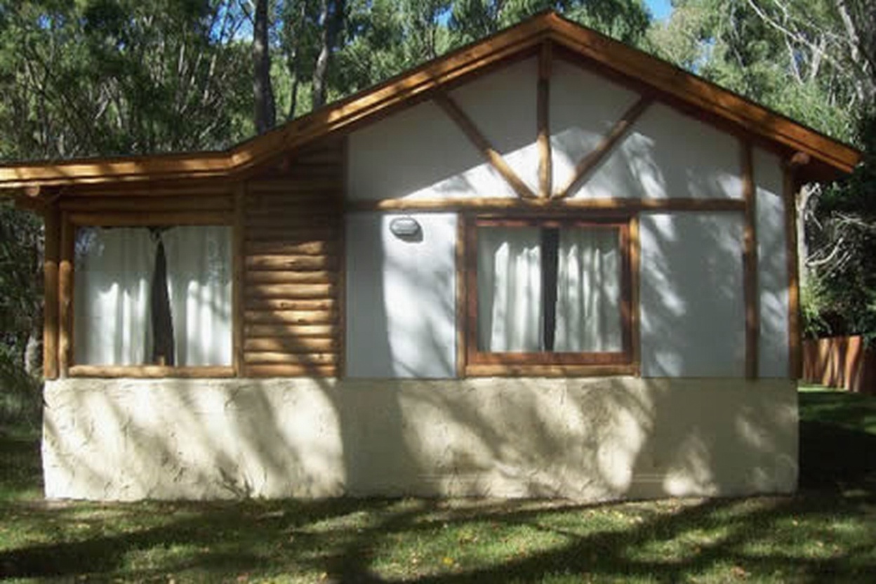 Cabañas con pileta y parque en Costa del Este miniatura 3