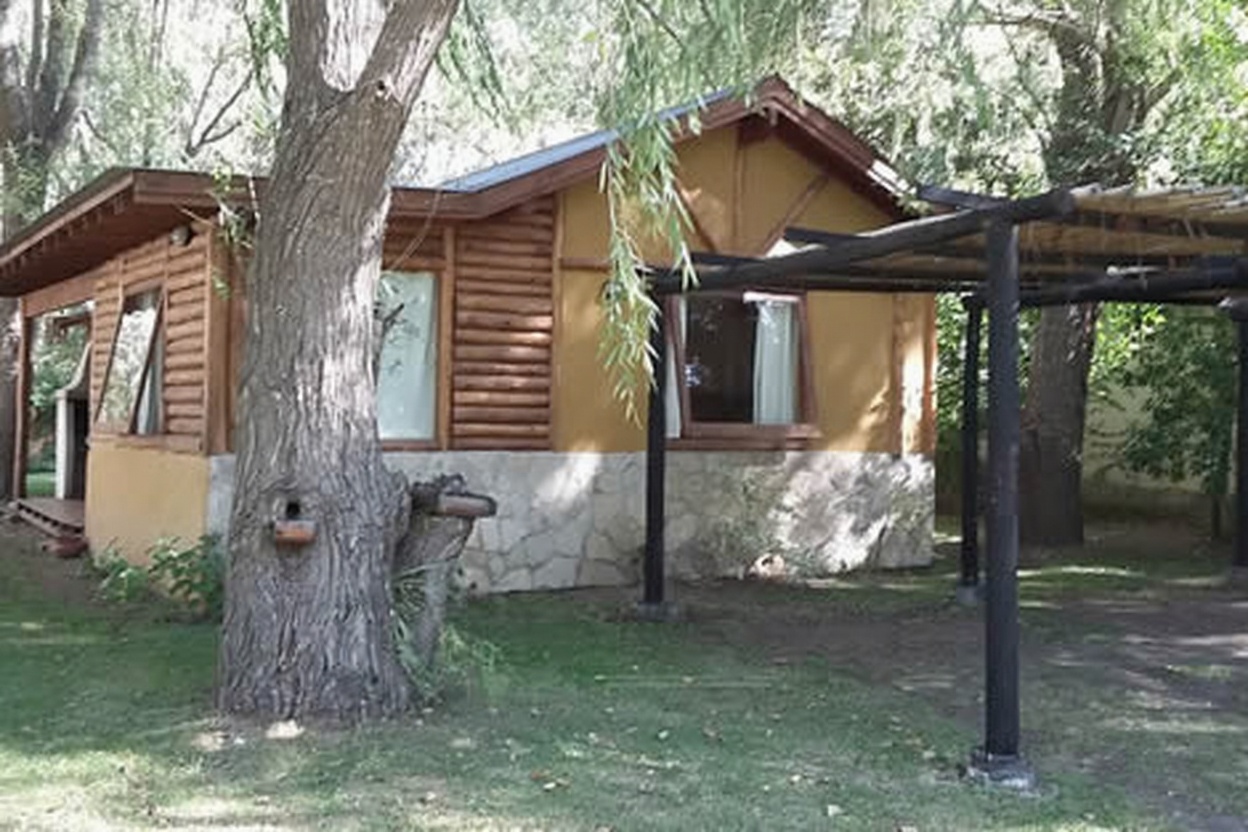 Cabañas con pileta y parque en Costa del Este miniatura 4